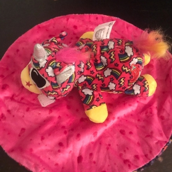 Dinosaur stuffed animals whit blanket nwot​​​​​​ - Picture 2 of 5